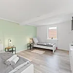 Home2stay In Zentrum Kitchen, Wifi, Smart Tv * Nuertingen