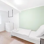 Home2stay In Zentrum Kitchen, Wifi, Smart Tv Nuertingen