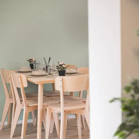 Moderne Monteurwohnungen In Zentrum Kitchen, Wifi, Smart Tv Nuertingen