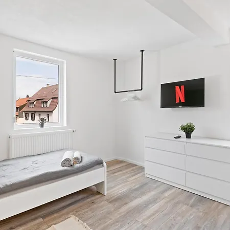Moderne Monteurwohnungen In Zentrum Kitchen, Wifi, Smart Tv * Nuertingen