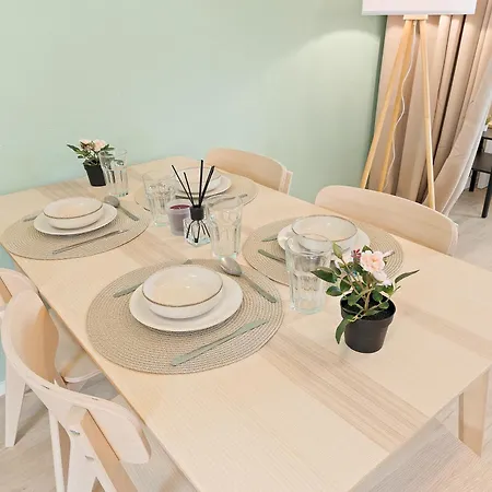 Moderne Monteurwohnungen In Zentrum Kitchen, Wifi, Smart Tv