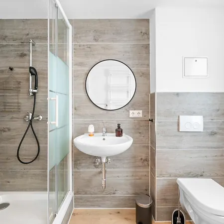 Moderne Monteurwohnungen In Zentrum Kitchen, Wifi, Smart Tv Nuertingen