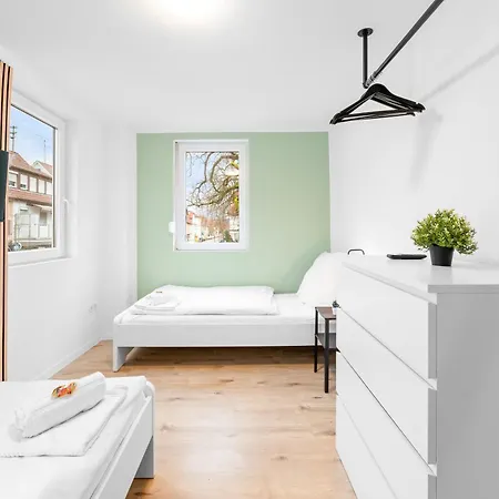 Moderne Monteurwohnungen In Zentrum Kitchen, Wifi, Smart Tv