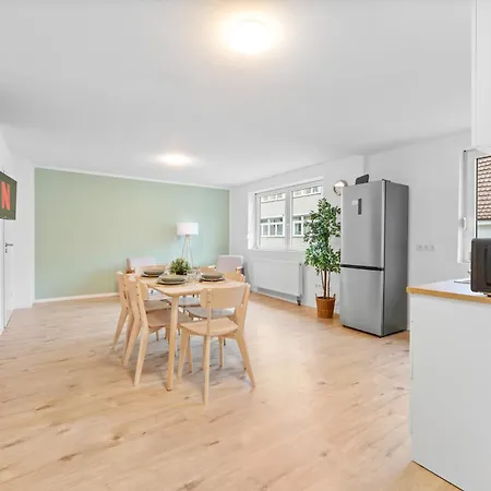 Moderne Monteurwohnungen In Zentrum Kitchen, Wifi, Smart Tv *