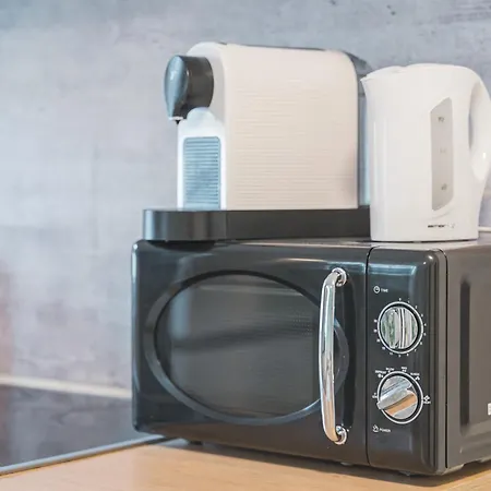 Moderne Monteurwohnungen In Zentrum Kitchen, Wifi, Smart Tv