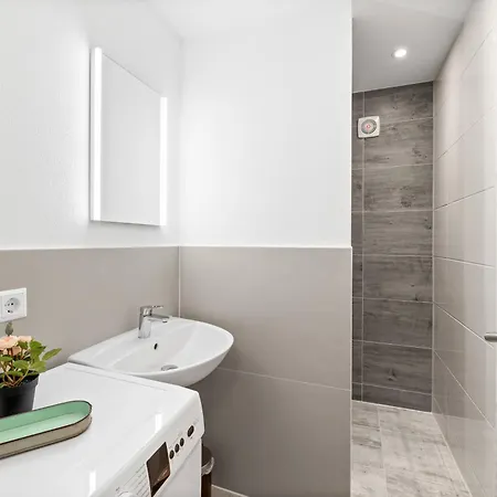 Apartmenthaus Zentrum Kitchen,wifi,smart Tv *** *