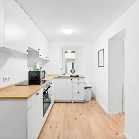 Moderne Monteurwohnungen In Zentrum Kitchen, Wifi, Smart Tv * Nuertingen
