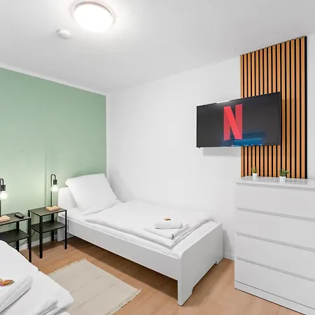 Moderne Monteurwohnungen In Zentrum Kitchen, Wifi, Smart Tv Nuertingen