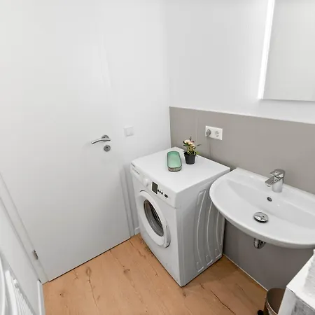 Moderne Monteurwohnungen In Zentrum Kitchen, Wifi, Smart Tv Appartement *