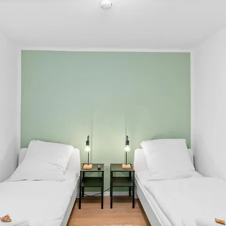 Moderne Monteurwohnungen In Zentrum Kitchen, Wifi, Smart Tv