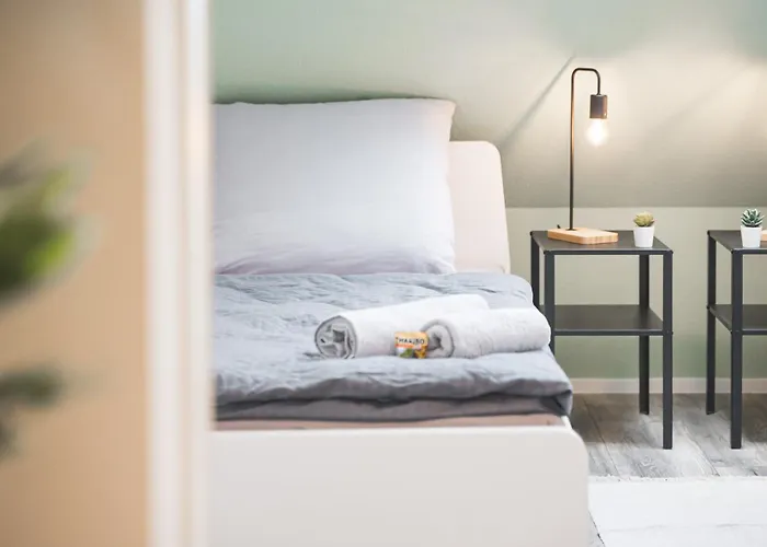 Moderne Monteurwohnungen In Zentrum Kitchen, Wifi, Smart Tv דירה