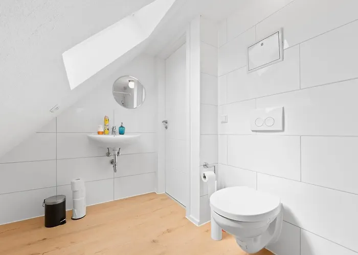 Moderne Monteurwohnungen In Zentrum Kitchen, Wifi, Smart Tv דירה