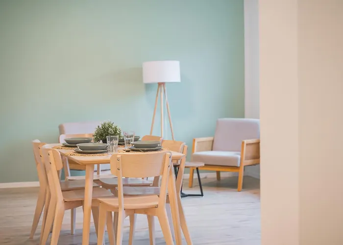 Moderne Monteurwohnungen In Zentrum Kitchen, Wifi, Smart Tv דירה