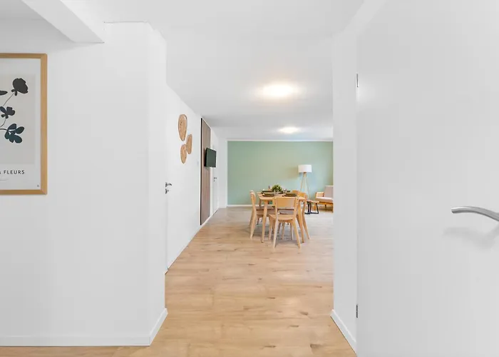 Moderne Monteurwohnungen In Zentrum Kitchen, Wifi, Smart Tv דירה