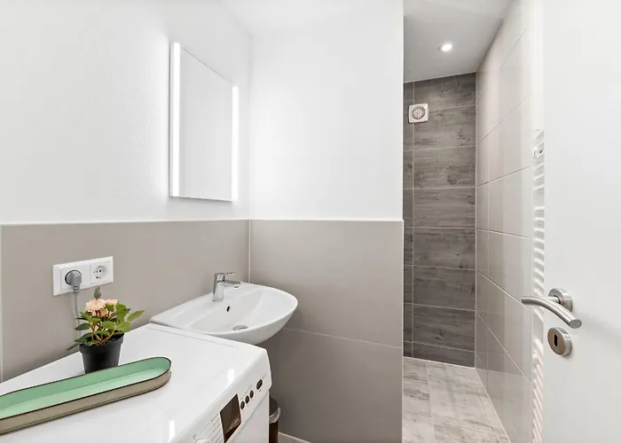 Moderne Monteurwohnungen In Zentrum Kitchen, Wifi, Smart Tv *