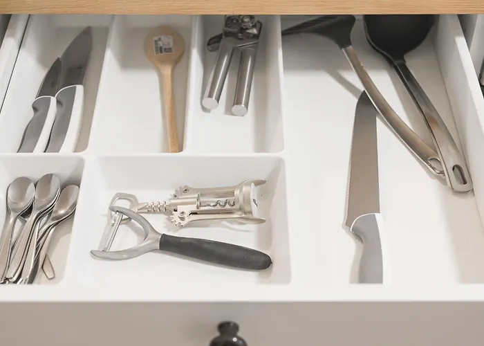 Moderne Monteurwohnungen In Zentrum Kitchen, Wifi, Smart Tv דירה