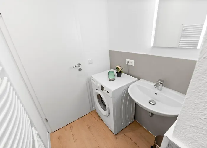 Moderne Monteurwohnungen In Zentrum Kitchen, Wifi, Smart Tv דירה *