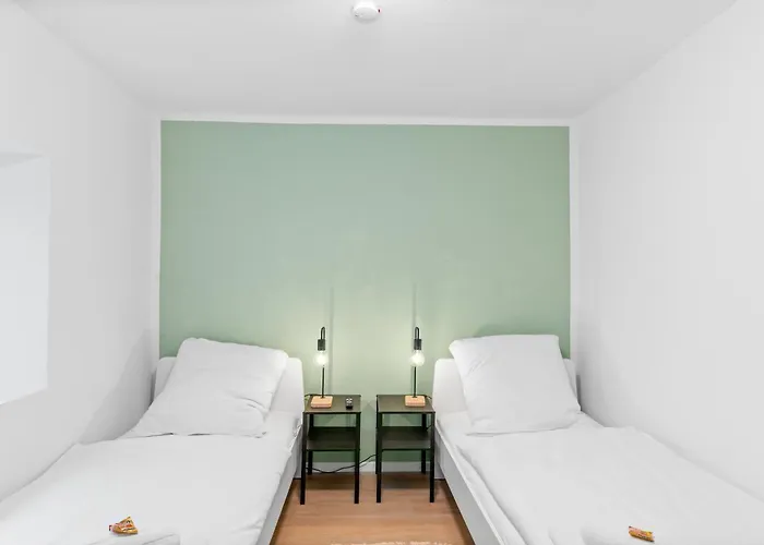 Moderne Monteurwohnungen In Zentrum Kitchen, Wifi, Smart Tv