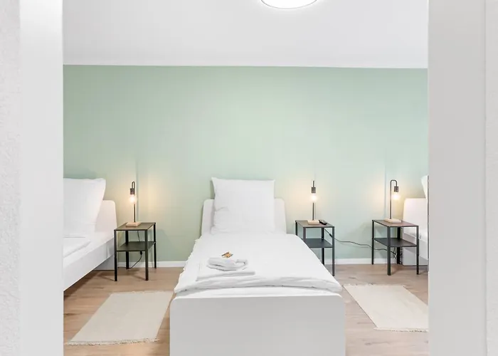 Moderne Monteurwohnungen In Zentrum Kitchen, Wifi, Smart Tv דירה